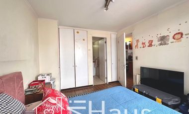 Cómodo departamento, 1 dormitorio en suite, terraza, linda vista despejada en noveno piso. Bodega.