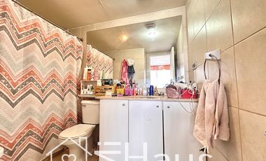 Cómodo departamento, 1 dormitorio en suite, terraza, linda vista despejada en noveno piso. Bodega.