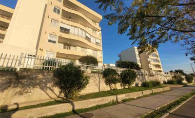 Amplio departamento en condominio