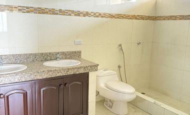Casa en Alquiler – Colinas de los Ceibos, Guayaquil