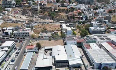 Local comercial en Venta de 680 m2 sobre Bernardo Quintana, Querétaro