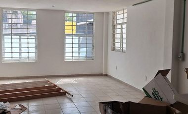 Local/bodega comercial en Venta, de 408 m2 en Santa Bárbara, Corregidora