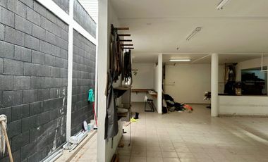 Local/bodega comercial en Venta, de 408 m2 en Santa Bárbara, Corregidora