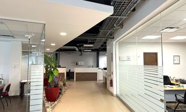 Venta de Espacio Corporativo cerca de Av. Constituyentes, Qro.