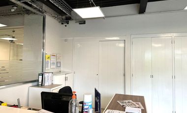 Venta de Espacio Corporativo cerca de Av. Constituyentes, Qro.