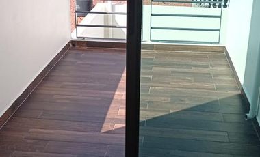 AMPLIA, ILUMINADA CON TERRAZA Y BALCONES, CONJUNTO DE 3 CASAS