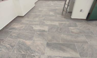 AMPLIA, ILUMINADA CON TERRAZA Y BALCONES, CONJUNTO DE 3 CASAS