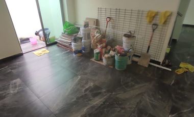 AMPLIA, ILUMINADA CON TERRAZA Y BALCONES, CONJUNTO DE 3 CASAS