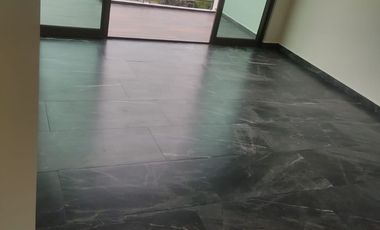 AMPLIA, ILUMINADA CON TERRAZA Y BALCONES, CONJUNTO DE 3 CASAS