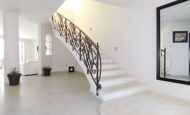 Casa en renta amueblada en isla dorada zona hotelera; Cancún Q. Roo