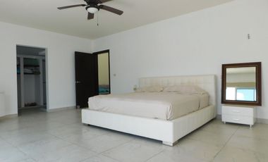 Casa en renta amueblada en isla dorada zona hotelera; Cancún Q. Roo