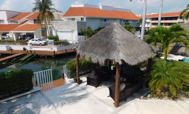 Casa en renta amueblada en isla dorada zona hotelera; Cancún Q. Roo