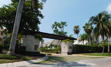 Casa en renta amueblada en isla dorada zona hotelera; Cancún Q. Roo