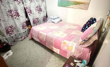 vendo apartamento en buenos aires parte baja de 2 alcobas con parqueaderos comunes