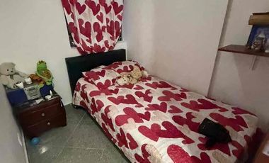vendo apartamento en buenos aires parte baja de 2 alcobas con parqueaderos comunes