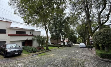 Venta casa duplex en fraccionamiento con Jardin