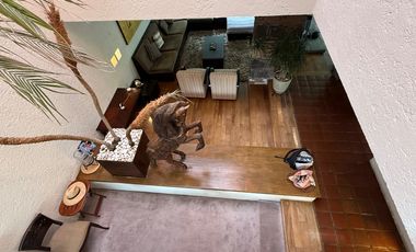 Venta casa con departamento rodeado de Jardin