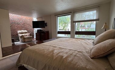 Venta casa con departamento rodeado de Jardin