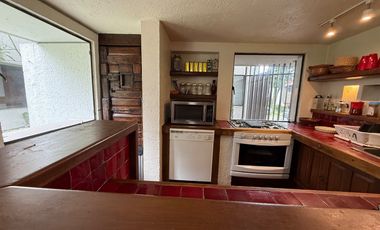Venta casa con departamento rodeado de Jardin