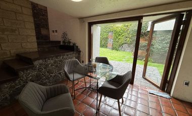 Venta Casa Duplex Rodeada de Jardin