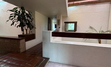 Venta Casa Duplex Rodeada de Jardin