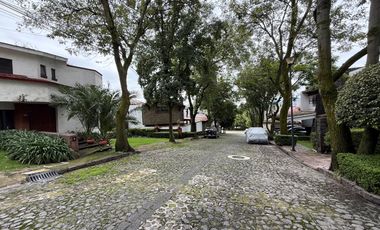 Venta Casa Duplex Rodeada de Jardin