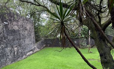 Venta Casa Duplex Rodeada de Jardin