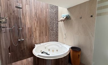 Venta Casa Duplex Rodeada de Jardin