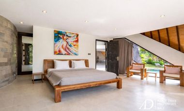 FREEHOLD 4-BEDROOM VILLA WITH UNIQUE ARCHITECTURE IN PADONAN