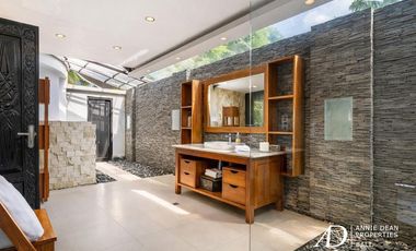 FREEHOLD 4-BEDROOM VILLA WITH UNIQUE ARCHITECTURE IN PADONAN