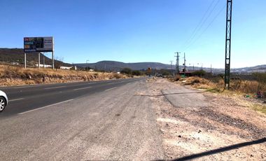 Renta Terreno Comercial de 1820 m2 sobre avenida Anillo Vial Junipero Serra