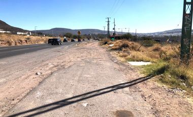 Renta Terreno Comercial de 1820 m2 sobre avenida Anillo Vial Junipero Serra