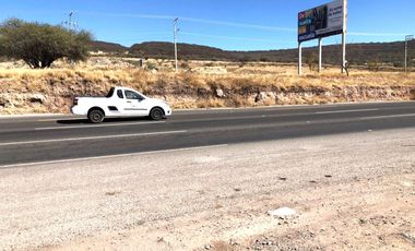 Renta Terreno Comercial de 1820 m2 sobre avenida Anillo Vial Junipero Serra