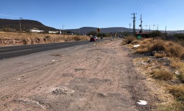 Renta Terreno Comercial de 1820 m2 sobre avenida Anillo Vial Junipero Serra