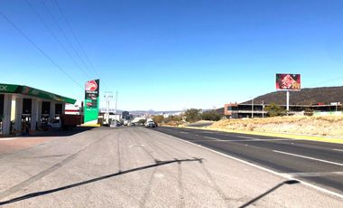 Renta Terreno Comercial de 1820 m2 sobre avenida Anillo Vial Junipero Serra