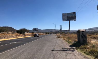 Renta Terreno Comercial de 1820 m2 sobre avenida Anillo Vial Junipero Serra