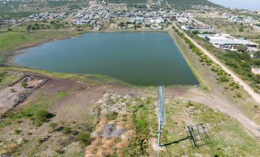 Renta Terreno Comercial de 1820 m2 sobre avenida Anillo Vial Junipero Serra