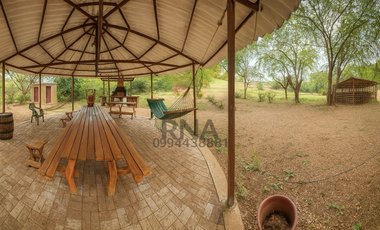 Venta - Finca vía a la costa – 195.800m2  con caballerizas y cabaña de teca
