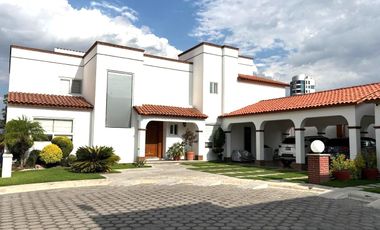 SE VENDE CASA EN ZAVALETA, EXCLUSIVO FRACCIONAMIENTO