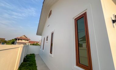 Muji-Style House in Hang Dong, Chiang Mai