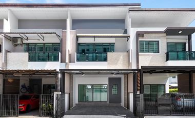 ทาวน์โฮม 2 ชั้น รีโนเวทใหม่ ลิฟวิ่ง เรสซิเดนซ์ รังสิต-ราชพฤกษ์ หน้าบ้านไม่ชนใคร ใกล้ฟิวเจอร์ฯ