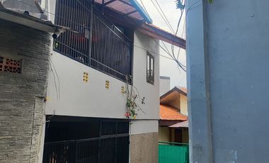 Rumah di kemanggisan ilir jakarta barat