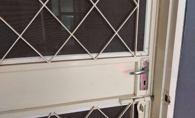 เฟิสโฮม ทาวน์เฮ้าท์ 18ตรว. 2 ห้องนอน 2 ห้องน้ำ รีโนเวตใหม่ ราคาถูก