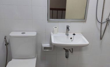 เฟิสโฮม ทาวน์เฮ้าท์ 18ตรว. 2 ห้องนอน 2 ห้องน้ำ รีโนเวตใหม่ ราคาถูก