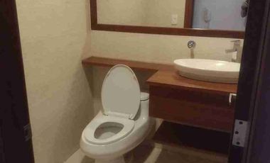 SE VENDE HERMOSO DEPARTAMENTO TRES DORMITORIOS SECTOR EL BOSQUE