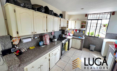 Casa con local comercial y suite en venta, sector norte, Manta, Ecuador