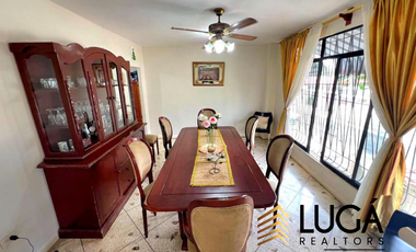 Casa con local comercial y suite en venta, sector norte, Manta, Ecuador