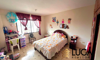 Casa con local comercial y suite en venta, sector norte, Manta, Ecuador