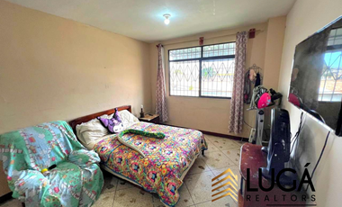 Casa con local comercial y suite en venta, sector norte, Manta, Ecuador