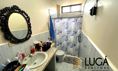 Casa con local comercial y suite en venta, sector norte, Manta, Ecuador